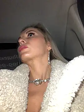 Diamond Bunny  online show from December 2024 02:38:01 PM