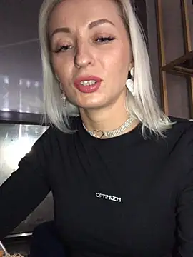 Diamond Bunny  online show from December 2024 05:11:01 PM