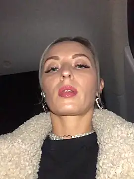 Diamond Bunny  online show from December 2024 03:16:01 PM