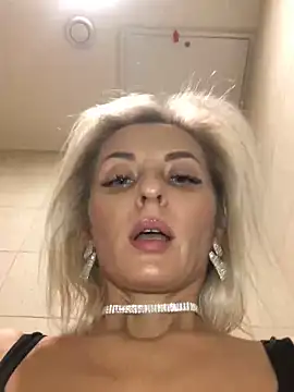 Diamond Bunny  online show from December 2024 03:37:02 PM