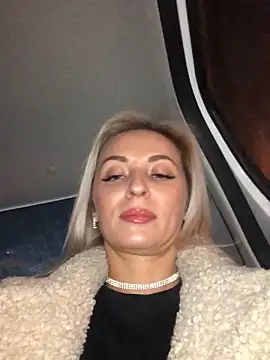 Diamond Bunny  online show from January 2025 03:33:01 PM