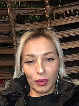 Diamond Bunny  online show from February 2025 05:09:01 PM