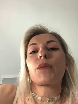 Diamond Bunny  online show from March 2025 01:49:02 PM