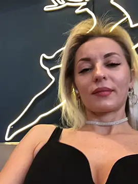 Diamond Bunny  online show from March 2025 12:45:01 PM