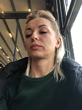 Diamond Bunny  online show from March 2025 02:57:01 PM