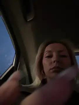 Diamond Bunny  online show from November 2025 02:56:01 PM