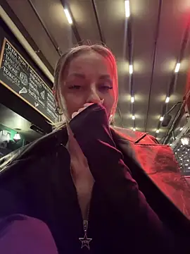 Diamond Bunny  online show from February 2026 03:55:01 PM