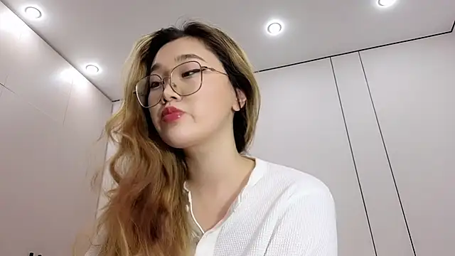 Jennatyan online show from December 2025 01:52:02 PM