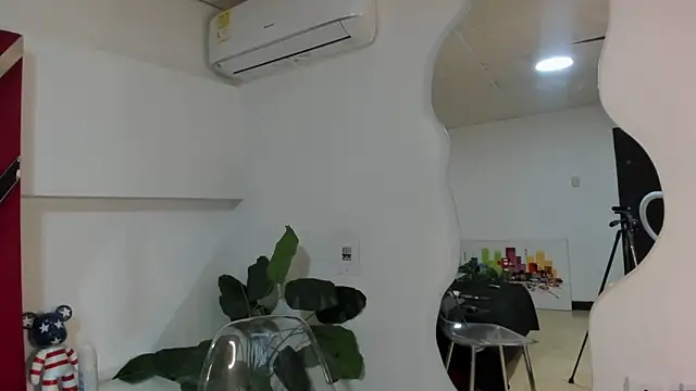 Milanxht online show from October 2025 08:30:02 PM