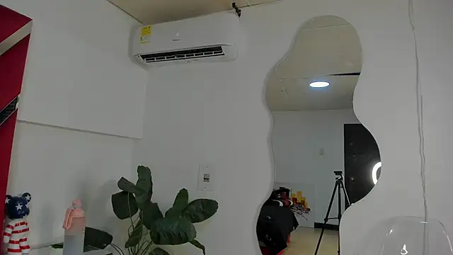 Milanxht online show from November 2025 08:46:02 PM