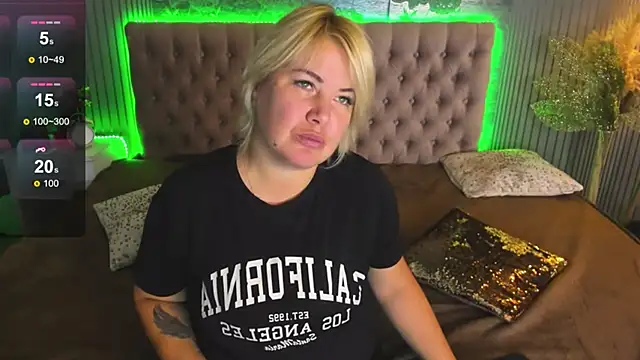 Snapshot of CurlyDreams chatting on October 2025 05:25:01 AM CurlyDreams online show from October 2025 05:25:01 AM