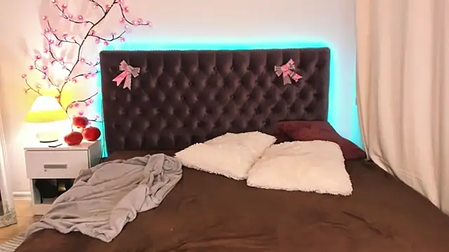 Snapshot of CurlyDreams chatting on November 2025 02:10:02 AM CurlyDreams online show from November 2025 02:10:02 AM