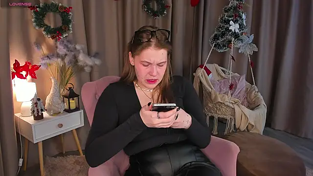 Snapshot of Colleen_Blake chatting on November 2025 05:03:01 PM Colleen Blake online show from November 2025 05:03:01 PM