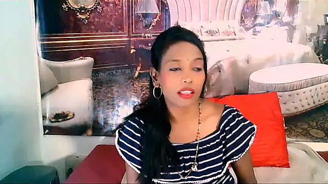 Snapshot of IndianLoveBug chatting on October 2025 05:30:01 AM IndianLoveBug online show from October 2025 05:30:01 AM