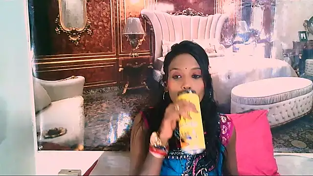 Snapshot of IndianLoveBug chatting on October 2025 06:19:01 PM IndianLoveBug online show from October 2025 06:19:01 PM