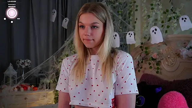 Snapshot of EdlinAlliston chatting on October 2025 01:48:02 PM EdlinAlliston online show from October 2025 01:48:02 PM