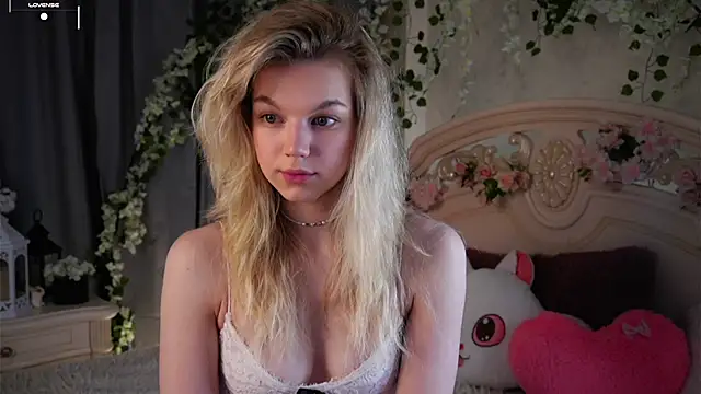 Snapshot of EdlinAlliston chatting on November 2025 02:18:01 PM EdlinAlliston online show from November 2025 02:18:01 PM