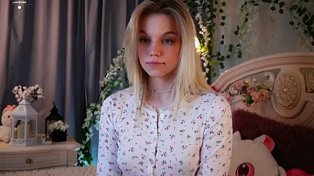 Snapshot of EdlinAlliston chatting on November 2025 01:22:01 PM EdlinAlliston online show from November 2025 01:22:01 PM