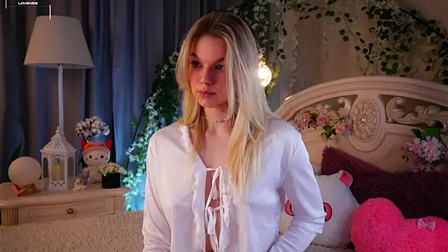 Snapshot of EdlinAlliston chatting on November 2025 01:54:02 PM EdlinAlliston online show from November 2025 01:54:02 PM