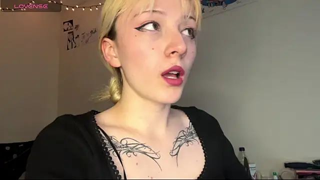 Cloe five online show from October 2025 11:39:01 PM