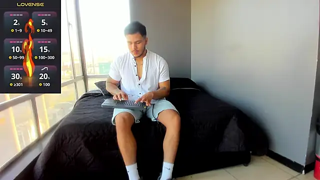 Snapshot of jeisonstark chatting on November 2025 12:04:02 PM jeisonstark online show from November 2025 12:04:02 PM