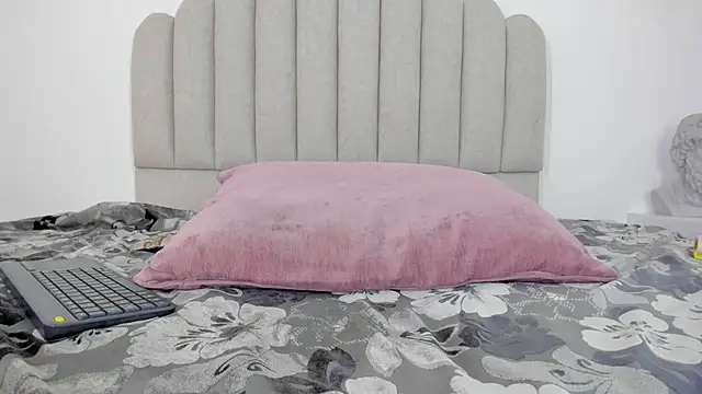 Nikki Angel  online show from February 2025 10:26:01 PM