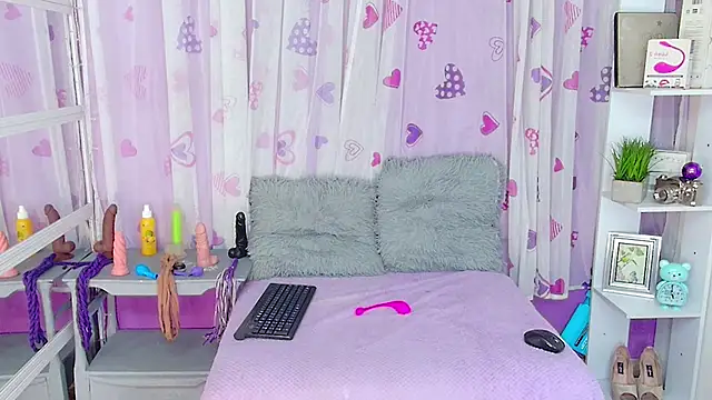 Snapshot of DevoniCollins chatting on February 2025 07:38:01 PM DevoniCollins online show from February 2025 07:38:01 PM