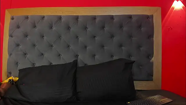 YayaHilton online show from October 2025 05:17:01 AM