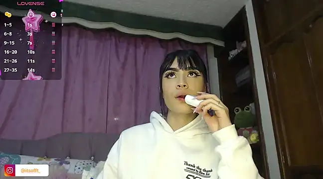 Snapshot of cuttebabe_ chatting on January 2025 11:51:01 PM cuttebabe  online show from January 2025 11:51:01 PM