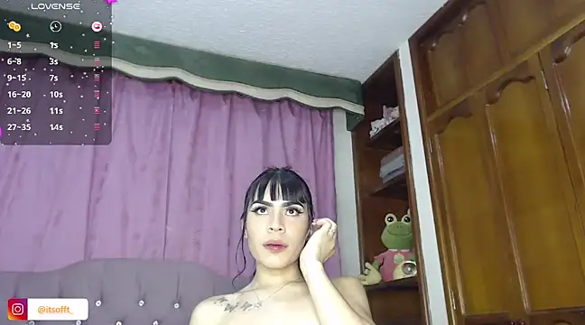 Snapshot of cuttebabe_ chatting on February 2025 01:02:01 AM cuttebabe  online show from February 2025 01:02:01 AM