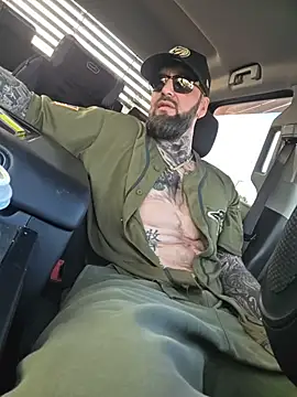 Beardedtattood online show from October 2025 01:13:01 PM