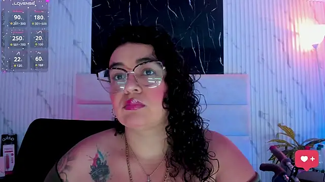 Reginavegaa online show from November 2025 09:17:02 AM