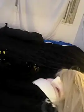 Snapshot of Deepsylove chatting on September 2025 08:32:02 PM Deepsylove online show from September 2025 08:32:02 PM