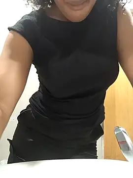 Snapshot of SEXIEST-BADDIE chatting on January 2025 03:01:02 PM SEXIEST-BADDIE online show from January 2025 03:01:02 PM