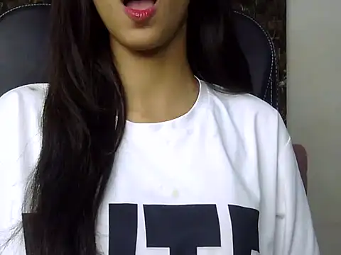 Snapshot of MAAYRA_09 chatting on March 2025 12:27:01 AM MAAYRA 09 online show from March 2025 12:27:01 AM