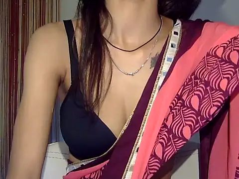 Snapshot of MAAYRA_09 chatting on October 2025 09:44:01 AM MAAYRA 09 online show from October 2025 09:44:01 AM