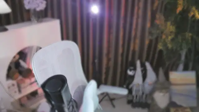 Arwyn-rr online show from November 2025 10:32:02 AM