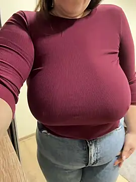 Snapshot of Your_Hot_Sister01 chatting on December 2024 10:10:02 AM Your Hot Sister01 online show from December 2024 10:10:02 AM