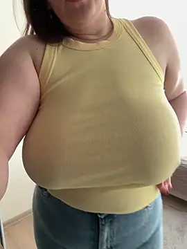 Snapshot of Your_Hot_Sister01 chatting on March 2025 08:33:02 AM Your Hot Sister01 online show from March 2025 08:33:02 AM