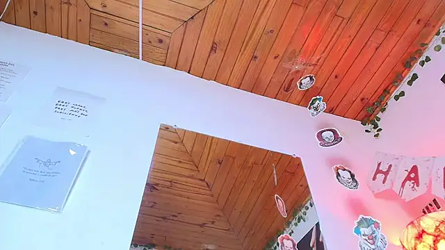 Naia x online show from October 2025 07:52:01 PM