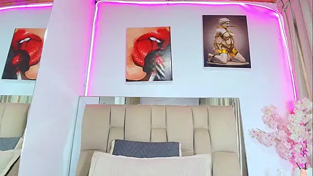 Naia x online show from April 2026 06:55:02 PM