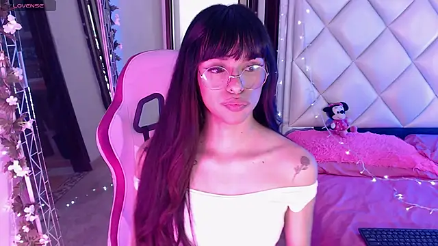 Snapshot of DannaDooll99 chatting on March 2025 02:01:02 PM DannaDooll99 online show from March 2025 02:01:02 PM