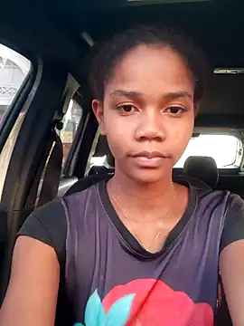 Snapshot of Luciia_cute chatting on February 2025 09:48:01 PM Luciia cute online show from February 2025 09:48:01 PM