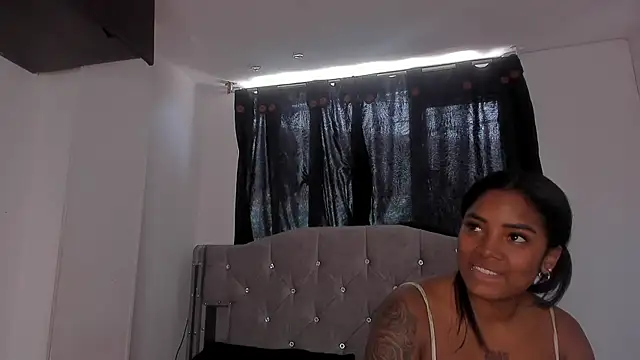 Snapshot of game_with_lesbians_ chatting on February 2025 05:18:02 PM game with lesbians online show from February 2025 05:18:02 PM