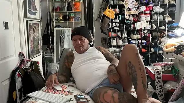 joeytatts66 online show from December 2025 03:03:02 AM