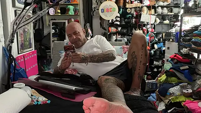 joeytatts66 online show from June 2026 02:47:01 AM