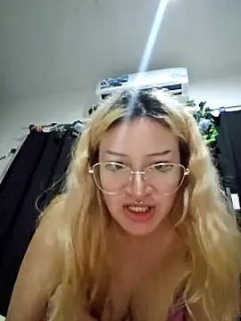 Snapshot of sadnessgyall chatting on March 2025 09:05:02 AM sadnessgyall online show from March 2025 09:05:02 AM