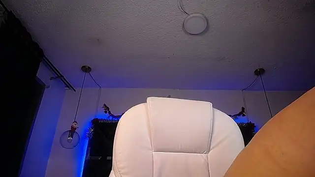 Snapshot of MIA_YOURHOTTIE chatting on December 2024 02:27:01 AM MIA YOURHOTTIE online show from December 2024 02:27:01 AM