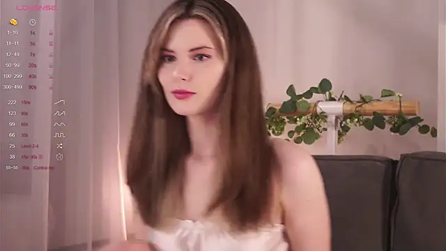Snapshot of LoraDevon chatting on September 2025 04:32:02 PM LoraDevon online show from September 2025 04:32:02 PM