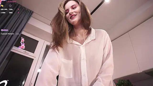 Snapshot of LoraDevon chatting on October 2025 05:01:01 PM LoraDevon online show from October 2025 05:01:01 PM